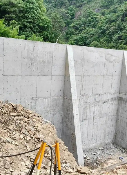 唐山遵化重力式挡土墙
